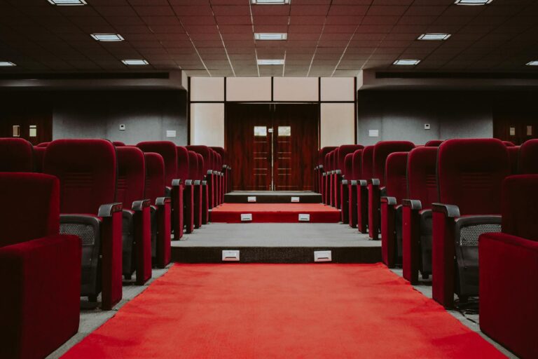 Cannes 79e édition ouvre le 12 mai : Park Chan-wook devient le premier président du jury sud-coréen tandis que Demi Moore, Chloé Zhao et Stellan Skarsgård jugent une sélection de 22 films à forte tonalité internationale