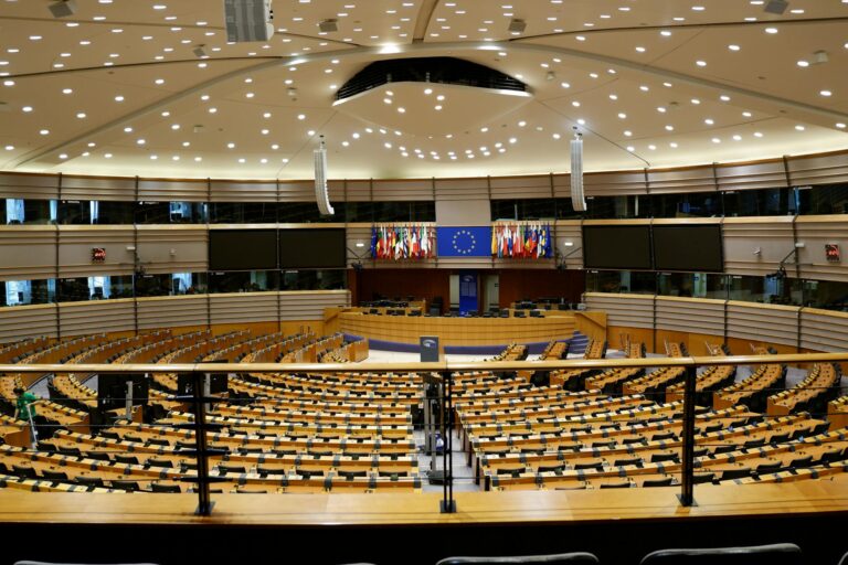 EU Parliament Votes on Foreign Investment Screening, Returns to Question Time