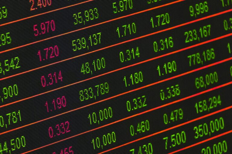 L&rsquo;accord commercial UE-Mercosur entre en application provisoire le 1er mai après vingt-cinq ans de négociations : les marchés d&rsquo;Argentine, du Brésil, du Paraguay et de l&rsquo;Uruguay s&rsquo;ouvrent aux voitures, produits pharmaceutiques et agro-alimentaires européens