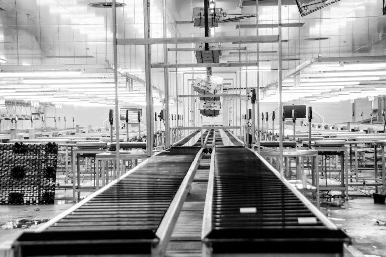 EU Industrial Output Rises 0.8% in March but Down 1% YoY