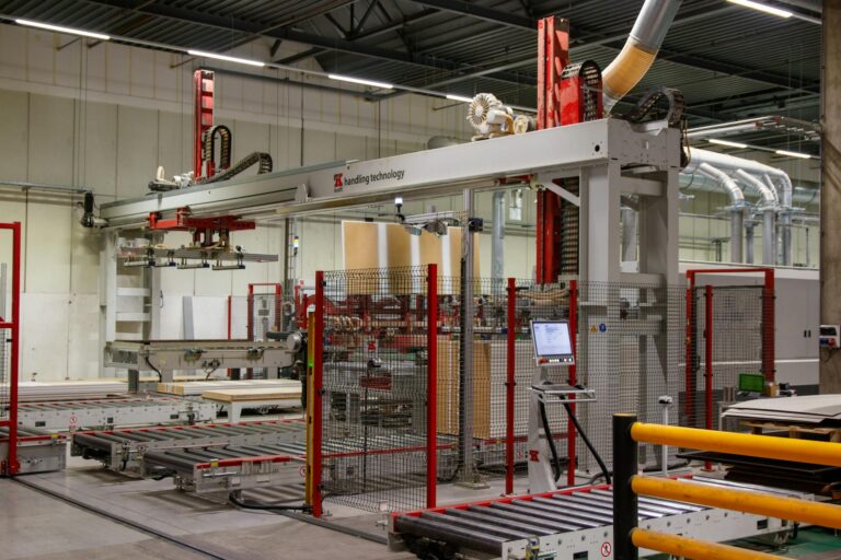 Commandes aux usines allemandes explosent de 5 % en mars 2026