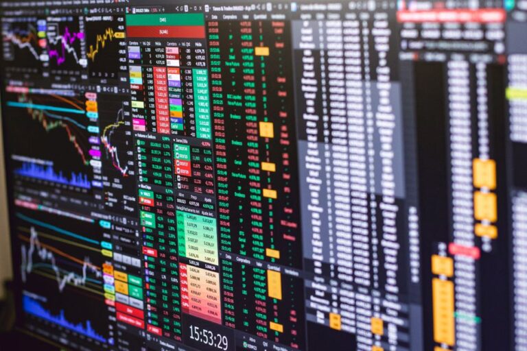 Anthropic vise une entrée historique à Wall Street malgré des revenus en hausse et des pertes abyssales