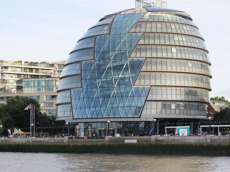 Khan Accuses Met Police of Rigging Palantir Contract Award Process