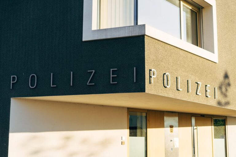 La police présente ses excuses après la divulgation accidentelle des données personnelles des plaignants contre Al-Fayed