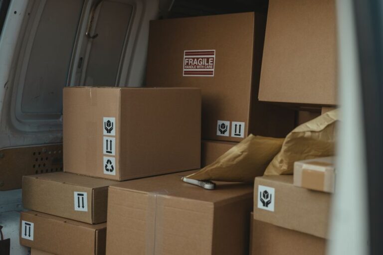 Les nouveaux droits de douane de l&rsquo;UE sur les petits colis portent un coup sévère aux importations de e-commerce chinois