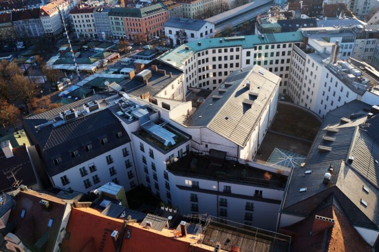Deux suspects arrêtés après une tentative de incendie visant des entreprises de défense à Munich
