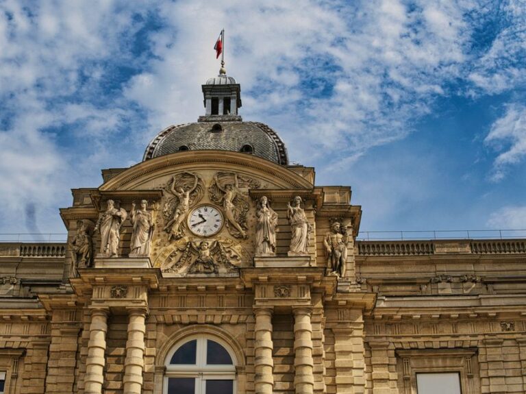 Le Rassemblement national fait une percée au Sénat et constitue un groupe parlementaire pour la première fois