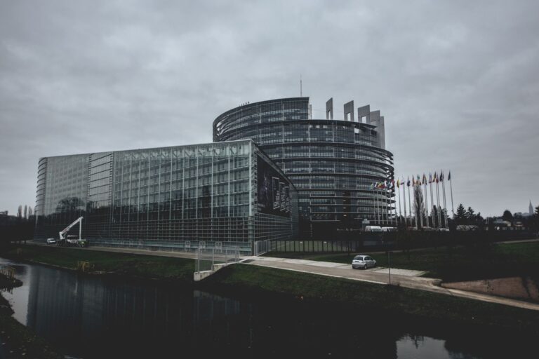 Les eurodéputés Verts plaident pour une taxe européenne sur les superprofits pétroliers et gaziers dans le contexte de la crise iranienne