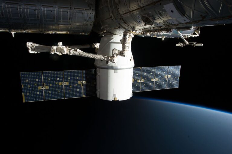 Des manœuvres d’un satellite militaire russe près du finlandais ICEYE-X36 font craindre la première attaque antisatellite